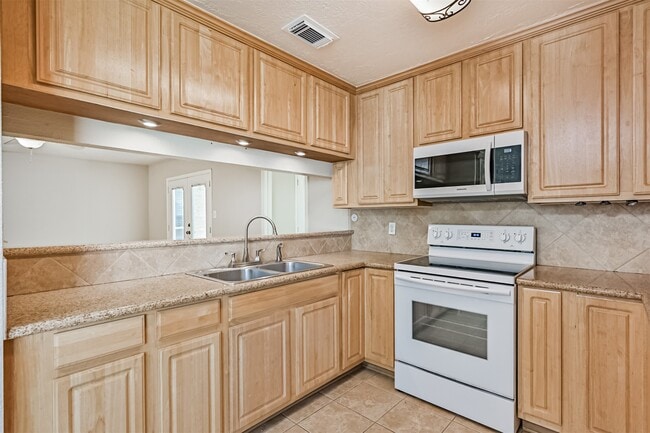 Building Photo - 1113 N Heron Dr