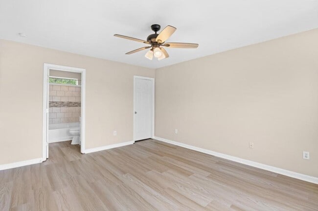 Building Photo - 454 Dandelion Ln