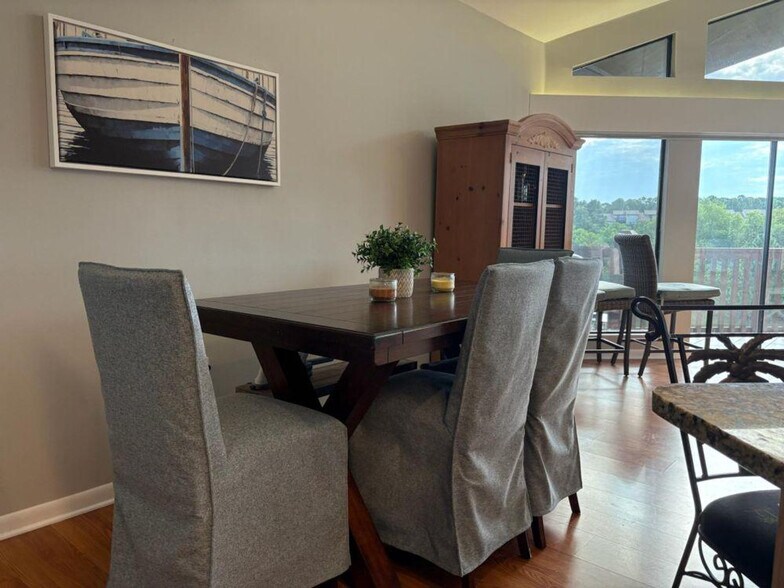 Building Photo - 3806 Spinnaker Dr