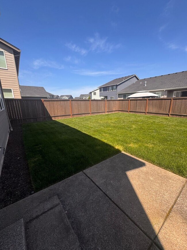 Building Photo - Newer 3 bedroom 2 bath home in SE Albany, close to LBCC, Easy drive to Corvallis, Lebanon or I-5