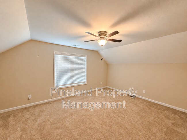 Building Photo - 147 Stafford Ave