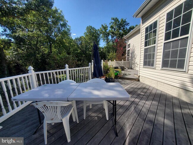 Building Photo - 20960 Capilano Ct