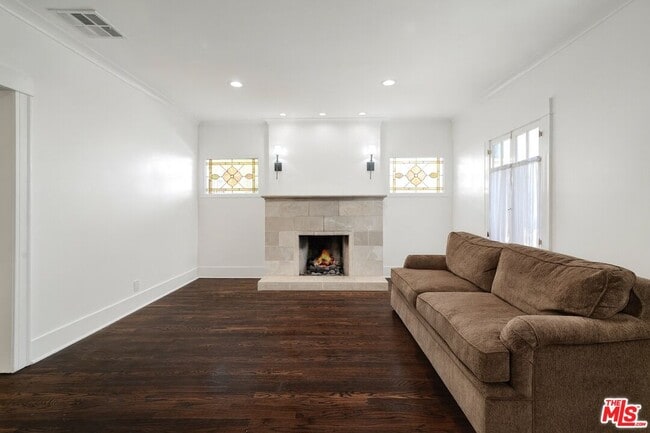 Building Photo - 743 N Orange Dr