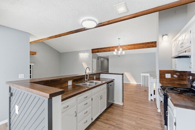 Building Photo - 3460 E Catalpa St