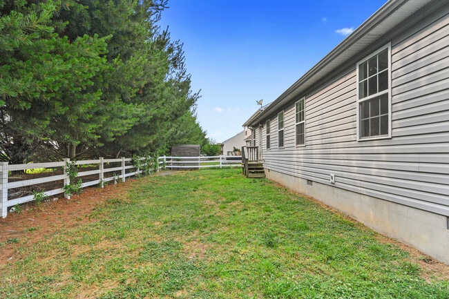 Building Photo - 76 Amy Ave