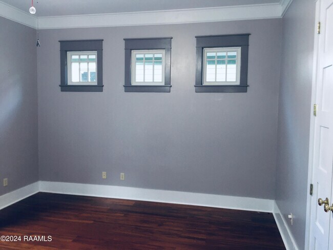 Building Photo - 307 Founders St