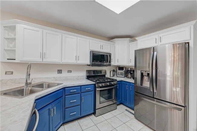Building Photo - 17964 Upland Dr