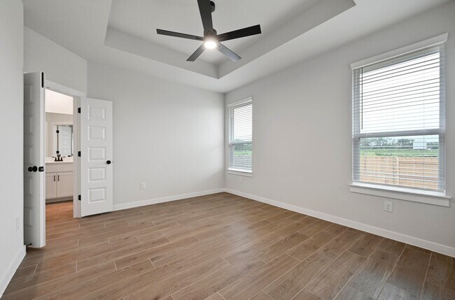 Building Photo - 201 Arches Dr