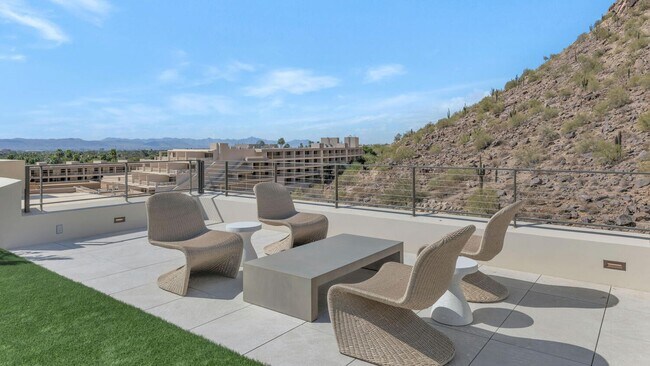 Building Photo - 5000 N Camelback Rdg Dr