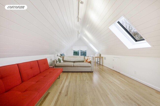 Building Photo - 12 Northview Dr