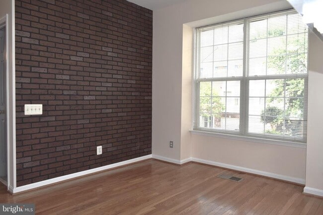 Building Photo - 43768 Virginia Manor Terrace