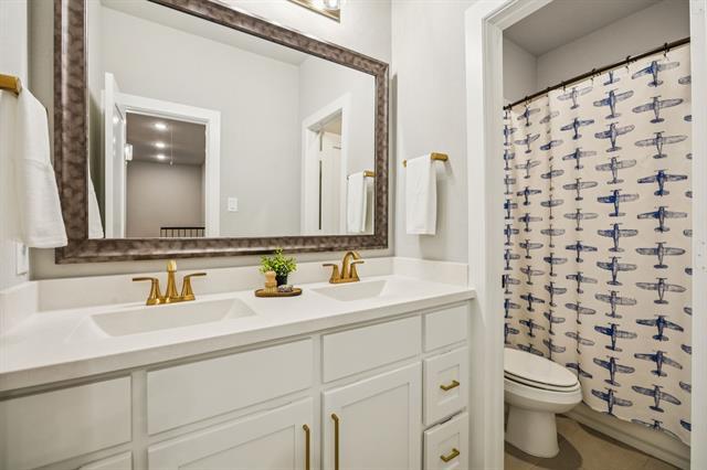 Building Photo - 921 Lone Grove Ln