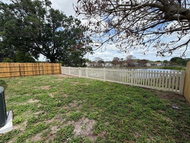 Building Photo - 9743 Hollyhill Dr