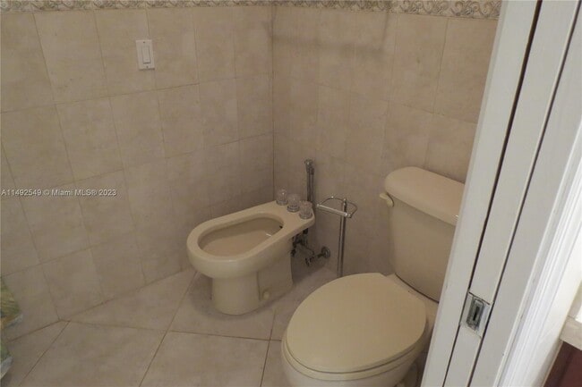 Building Photo - 925 SW 94th Ct