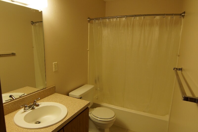 Building Photo - 5100 Emerald Dr