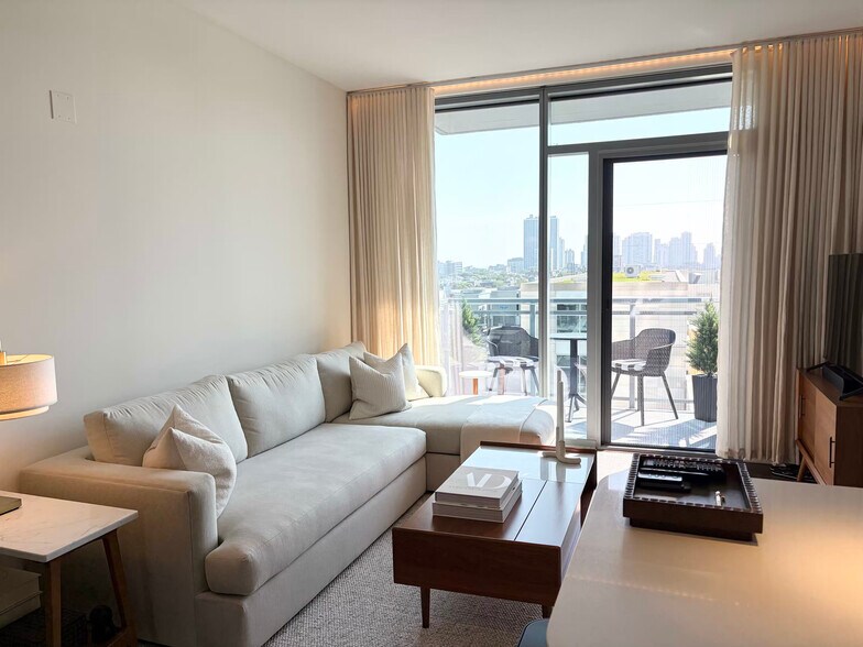 Living Room - 1500 N Halsted St