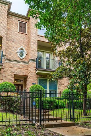 Building Photo - 4230 Holland Ave