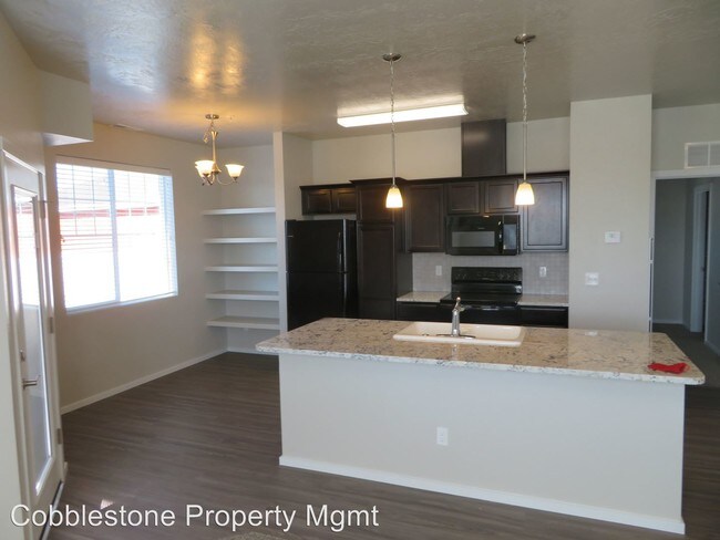 Building Photo - 1852 N Madderlake Ave