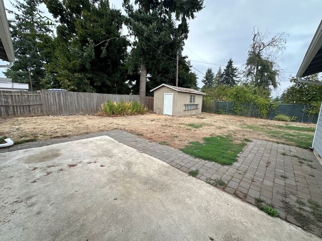 Building Photo - Fully Updated 3 Bedroom 1 Bathroom