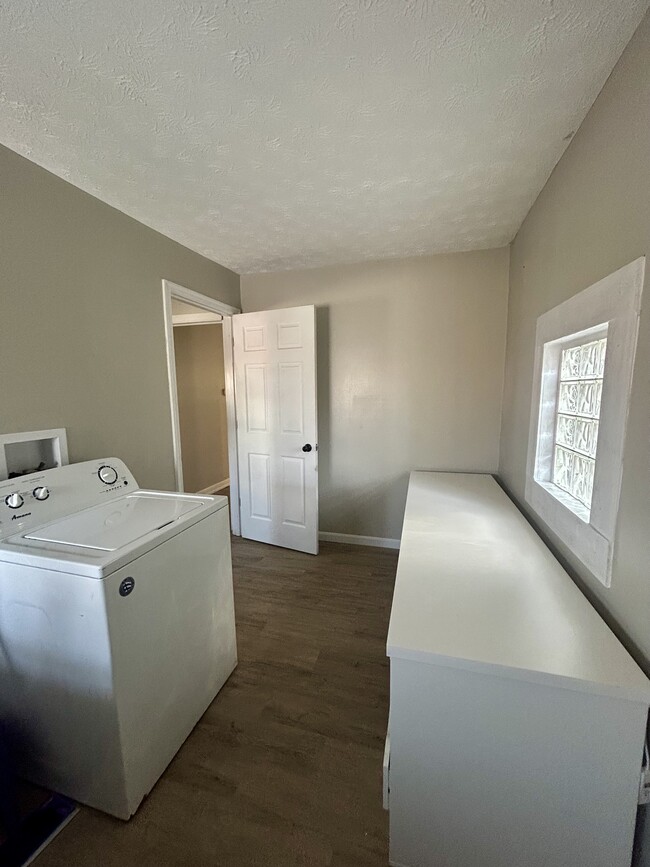 Laundry Room - 709 S Chesterfield Rd