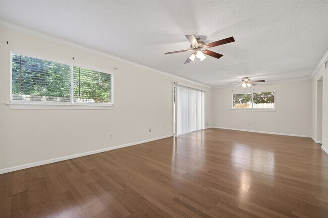 Building Photo - 1106 E Red Cedar Cir