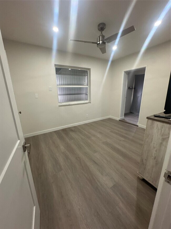 Building Photo - 1834 Fletcher St