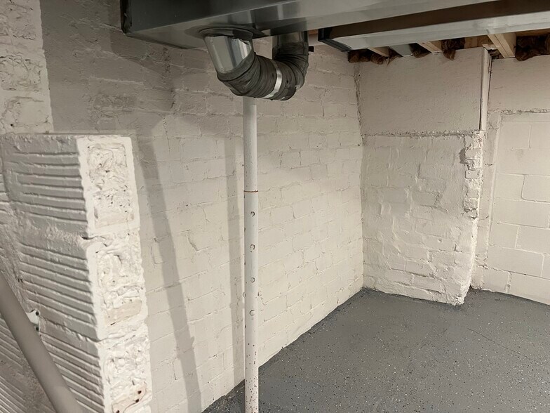 Building Photo - 1745 Garfield St