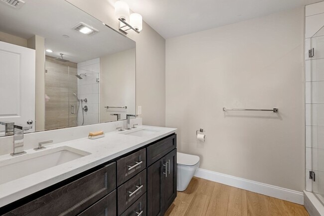 Building Photo - 205 W 8th St