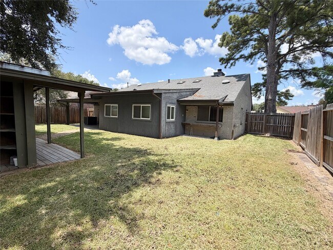 Building Photo - 13323 Wells River Dr