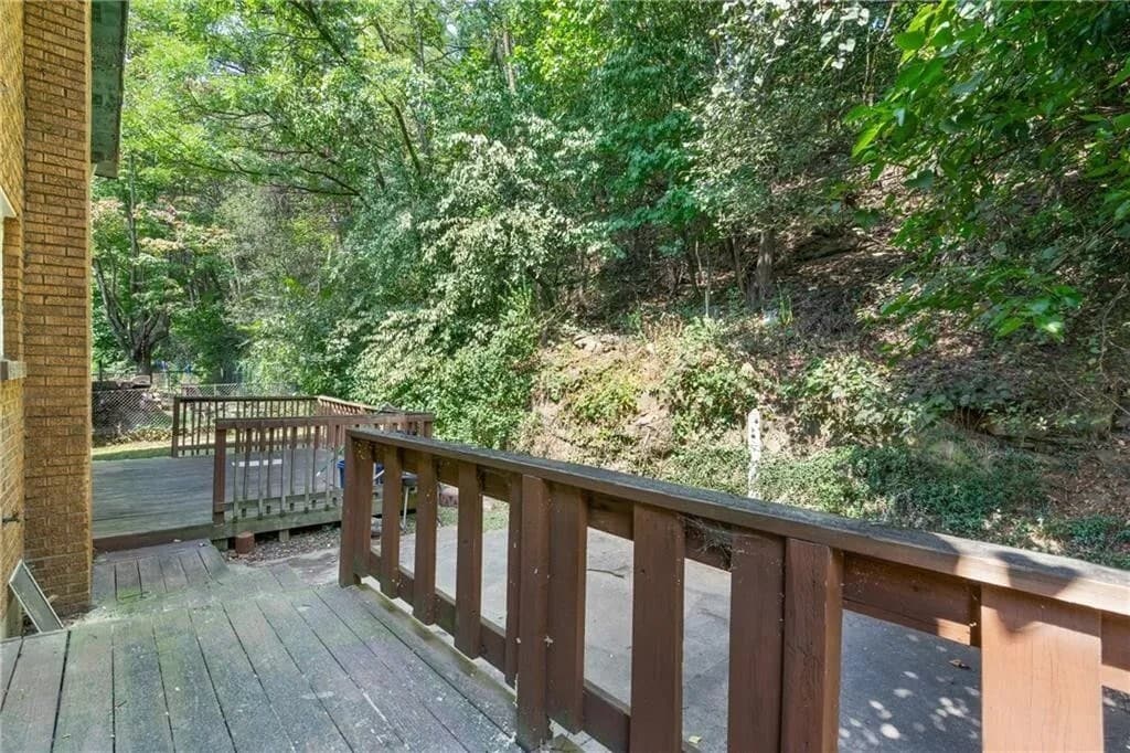 Building Photo - 2703 Woodstock Ave