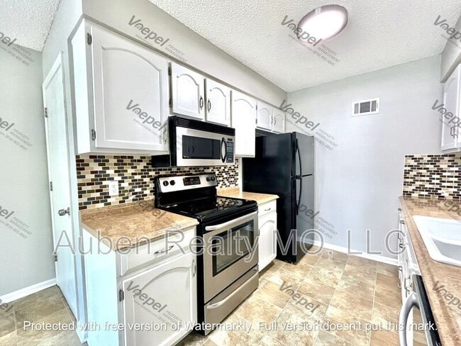 Building Photo - 1711 SW Skyline Dr