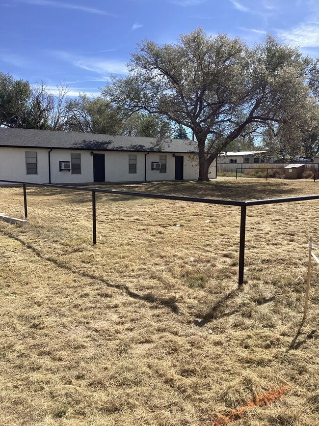 Building Photo - Fully Furnished Modern 2 Bedroom on Quiet Street and Close to ENMU!