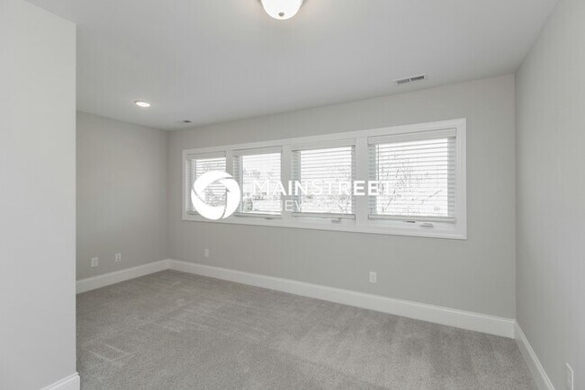 Building Photo - 4 Bedroom Pet-Friendly Home in Huntersville, NC with Main Street Renewal