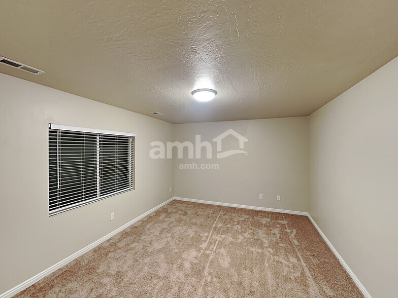 Building Photo - 294 Rocky Creek Way