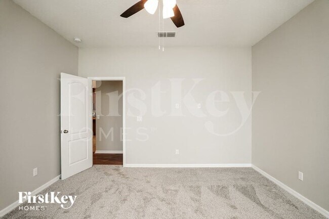 Building Photo - 2556 Isabela Terrace