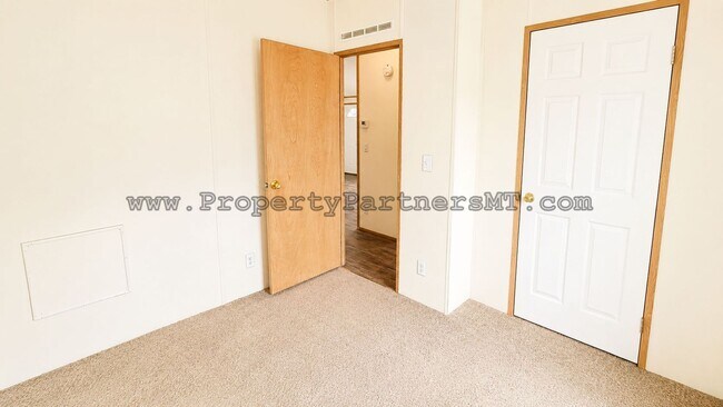 Building Photo - 3 Bed 2 Bath remodel Modular house