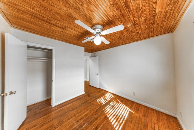Building Photo - 4710 Glenmont St
