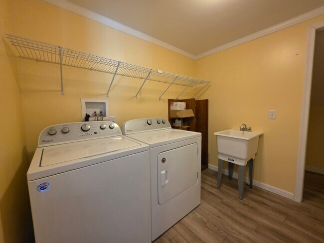 Building Photo - 25711 Delmar Rd