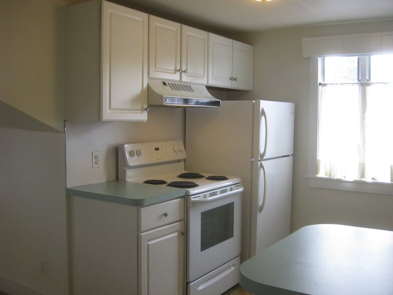 Building Photo - 300 Inman Terrace
