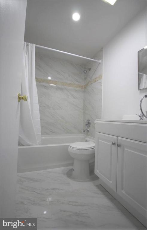 Building Photo - 523 Carlsbad Ct