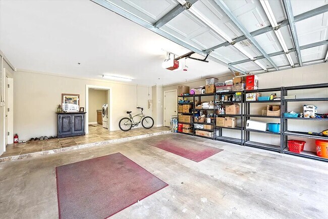 Building Photo - 214 6th Ave S