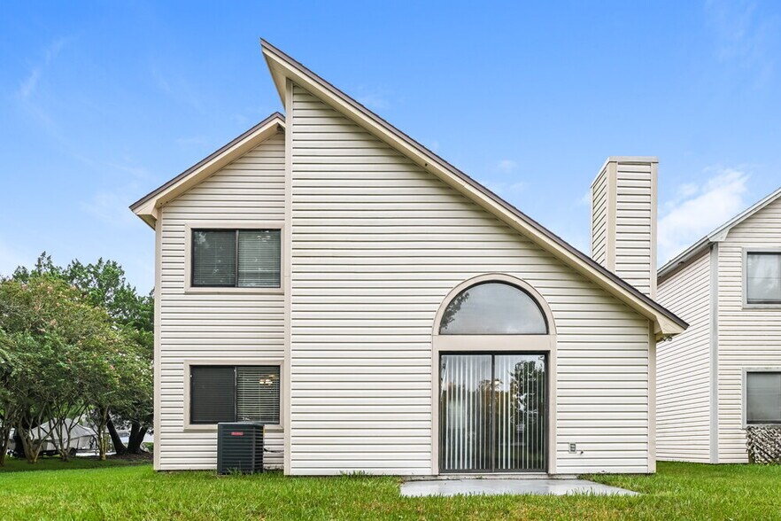 Building Photo - 2919 Lantana Lakes Dr W