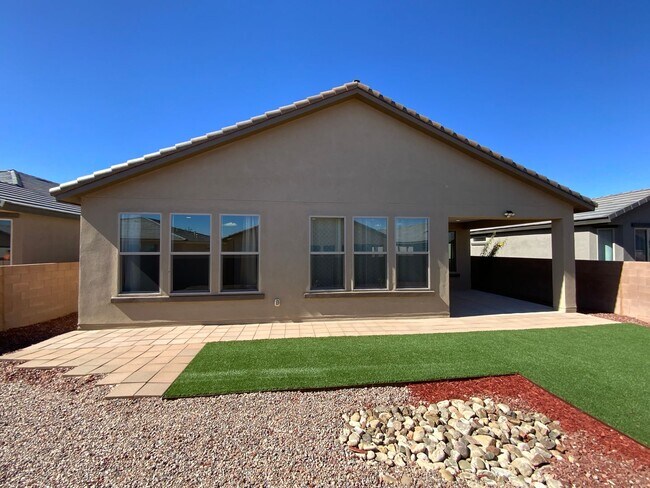 Building Photo - 3 Bedroom Single Story New Build in Mesa Del Sol Near Netflix Studios!