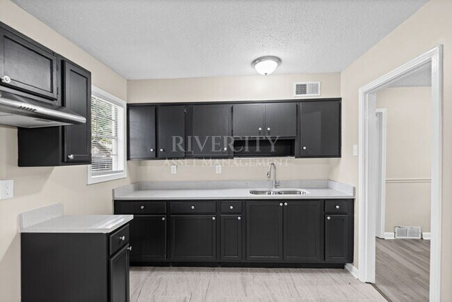 Building Photo - Beautiful 2 Story Home, Section 8 Welcomed !!!!!!
