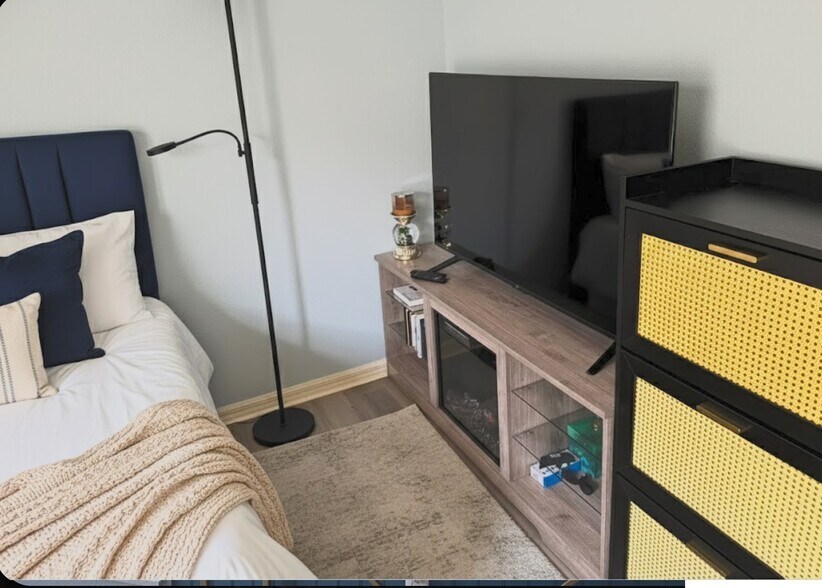 Building Photo - 1516 Gulfview Dr