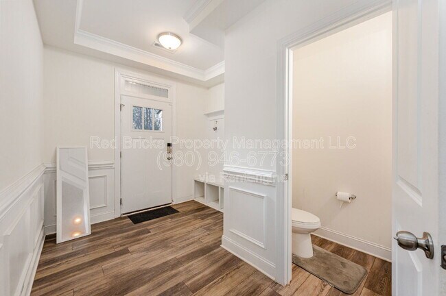 Building Photo - 8046 Saluda Dr