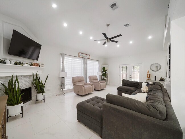 Building Photo - 14402 Westbury Ct