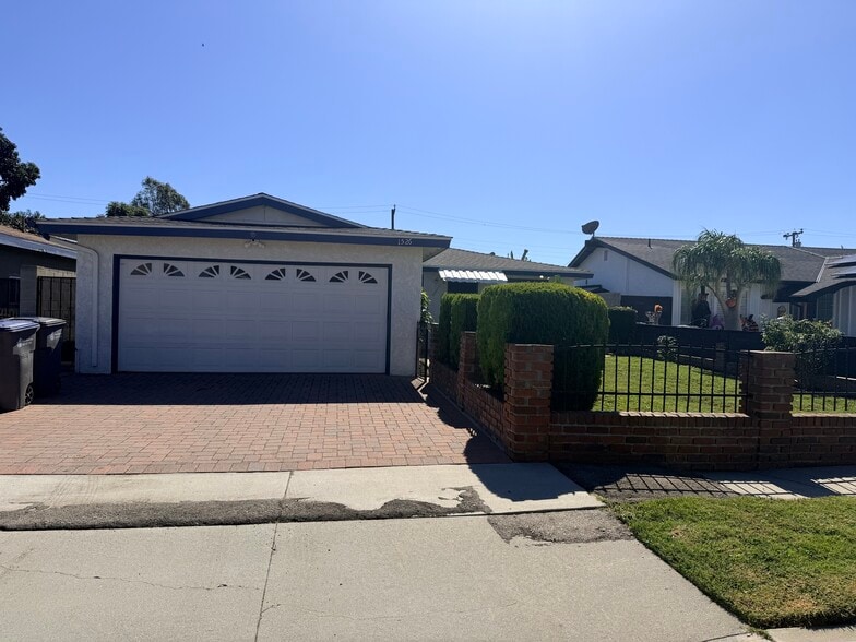 Front - 1526 E Abila St