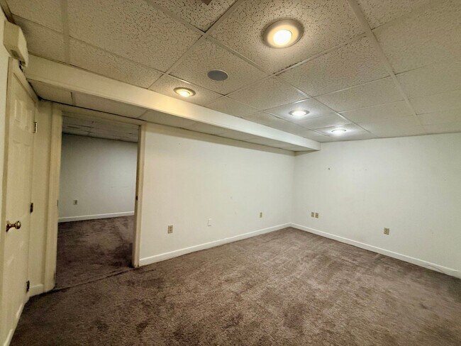 Building Photo - 202 Heatherwood Dr
