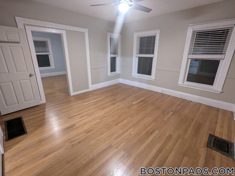 Building Photo - 214 Washington St